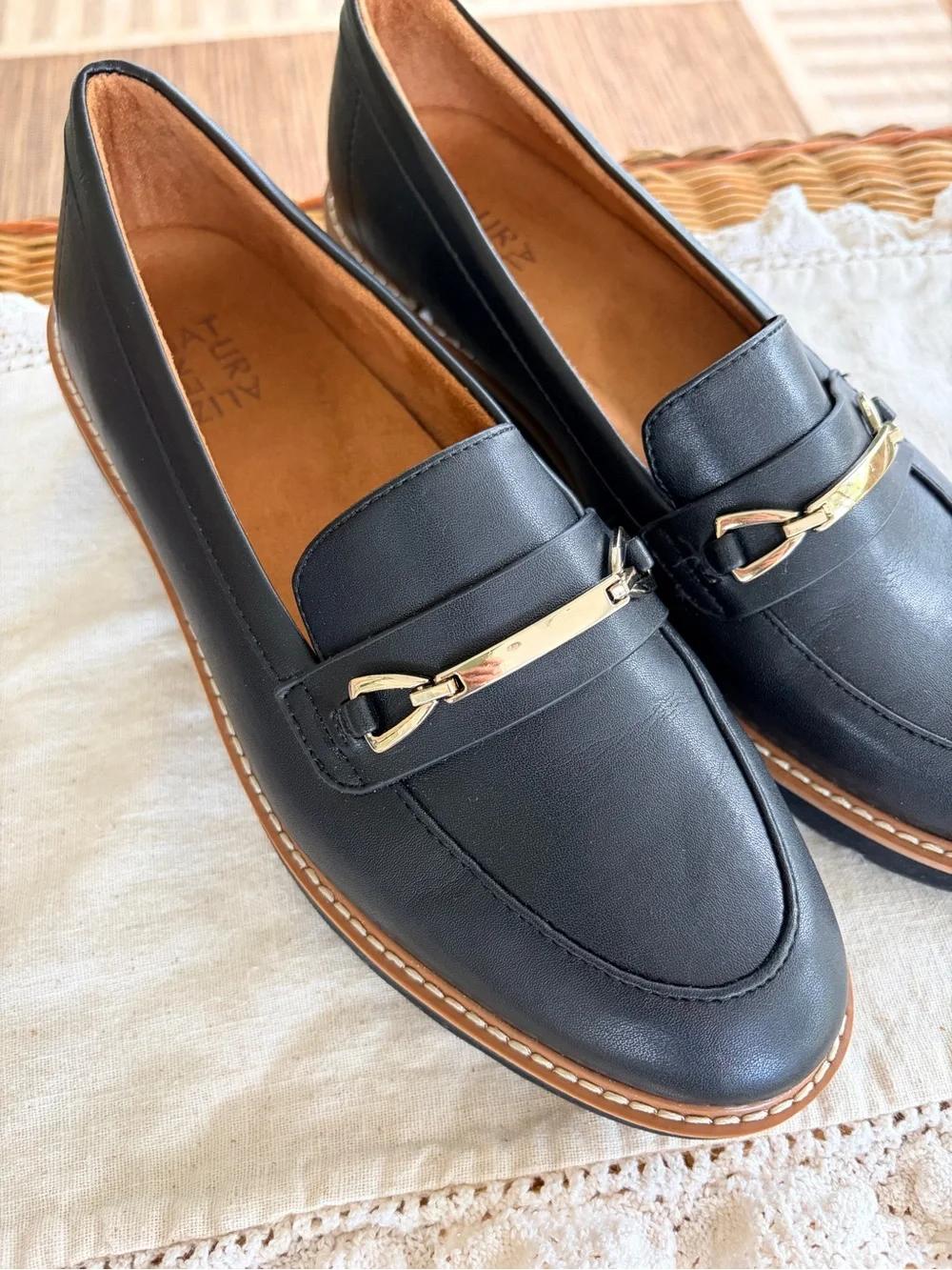 Naturalizer Black Leather Loafers Size 9 M with Gold Accent Women’s